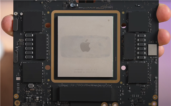 苹果M1 Ultra秒天秒地干掉AMD、Intel旗舰？分分钟被教做人