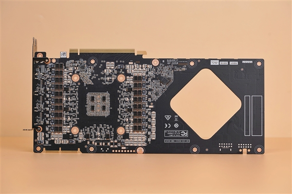 卡皇降临！索泰RTX 3090Ti AMP EXTREME HOLO图赏