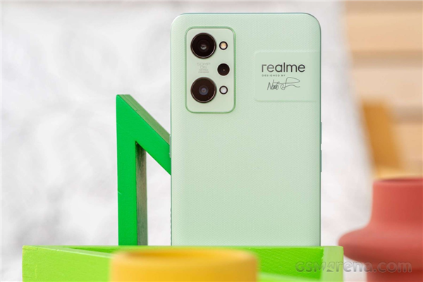 realme GT2被低估！老外：和Pro版一样出色 价格还便宜