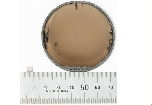 日本宣布成功量产钻石晶圆 5厘米一颗容量堪比10亿张蓝光碟