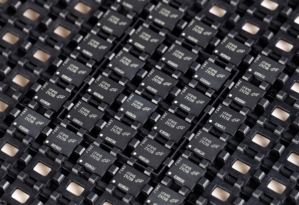 史上第一次5位数！DDR5内存频率突破10000MHz