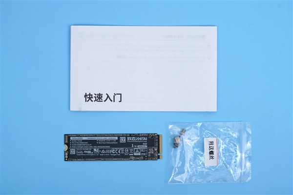 第三代NAND闪存加持 长江存储致态TiPlus5000 1TB SSD图赏