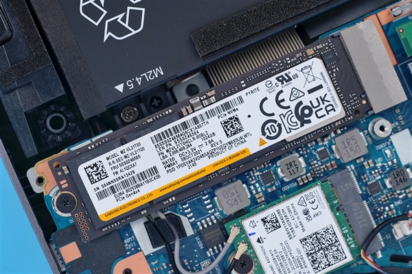 联想拯救者Y9000P电竞本图赏：12代酷睿+3070Ti