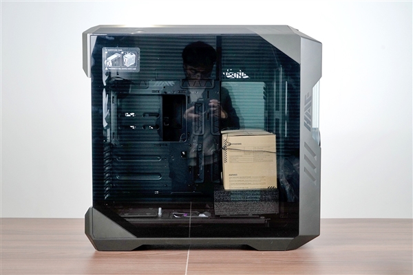 2999元！酷冷至尊超级机箱HAF 700 EVO图赏：自带显示屏