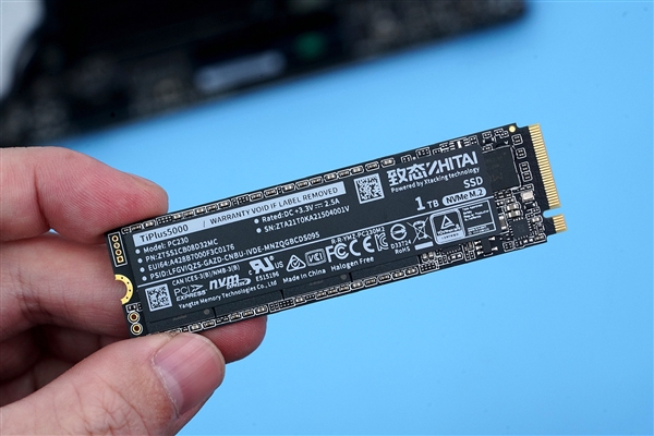 第三代NAND闪存加持 长江存储致态TiPlus5000 1TB SSD图赏