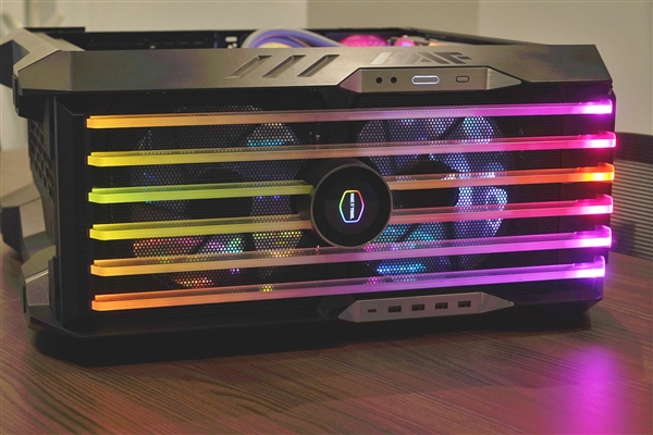 2999元！酷冷至尊超级机箱HAF 700 EVO图赏：自带显示屏