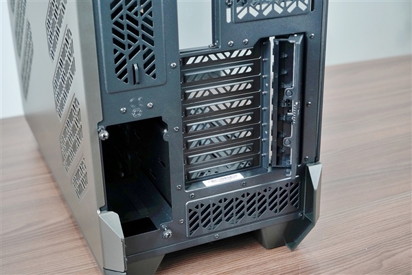 2999元！酷冷至尊超级机箱HAF 700 EVO图赏：自带显示屏