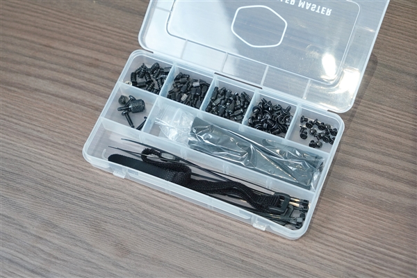 2999元！酷冷至尊超级机箱HAF 700 EVO图赏：自带显示屏