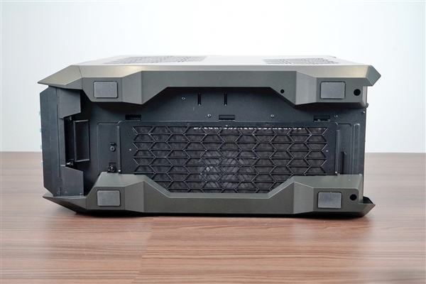 2999元！酷冷至尊超级机箱HAF 700 EVO图赏：自带显示屏