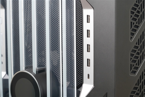 2999元！酷冷至尊超级机箱HAF 700 EVO图赏：自带显示屏