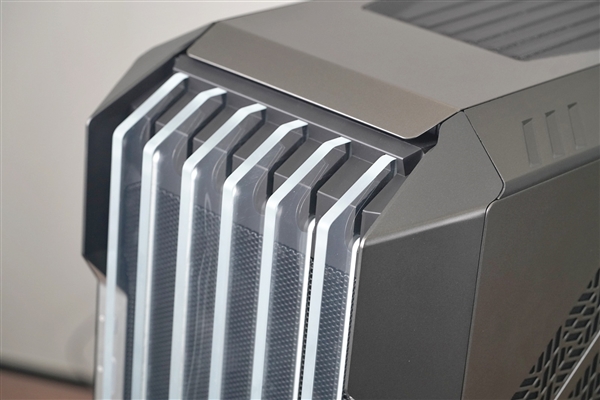 2999元！酷冷至尊超级机箱HAF 700 EVO图赏：自带显示屏