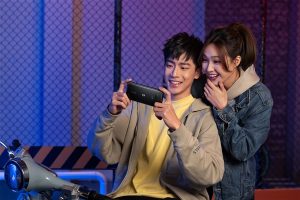 央视网评“年轻人为什么不愿换手机了”：换手机不如换手机壳电脑DIY圈-电脑DIY,一个分享电脑DIY硬件,电脑软件,软件素材资源,各类教程的博客-鑫屿翔网络电脑DIY圈