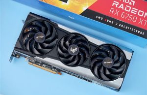 蓝宝石RX 6750 XT开箱图赏:三风扇设计更犀利了