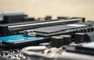 卖不动!三星/SK海力士芯片库存超千亿:内存/SSD便宜到没朋友