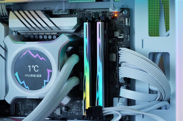 芝奇幻锋戟Z5 RGB DDR5 7200 24GB内存图赏电脑DIY圈-电脑DIY,一个分享电脑DIY硬件,电脑软件,软件素材资源,各类教程的博客-鑫屿翔网络电脑DIY圈